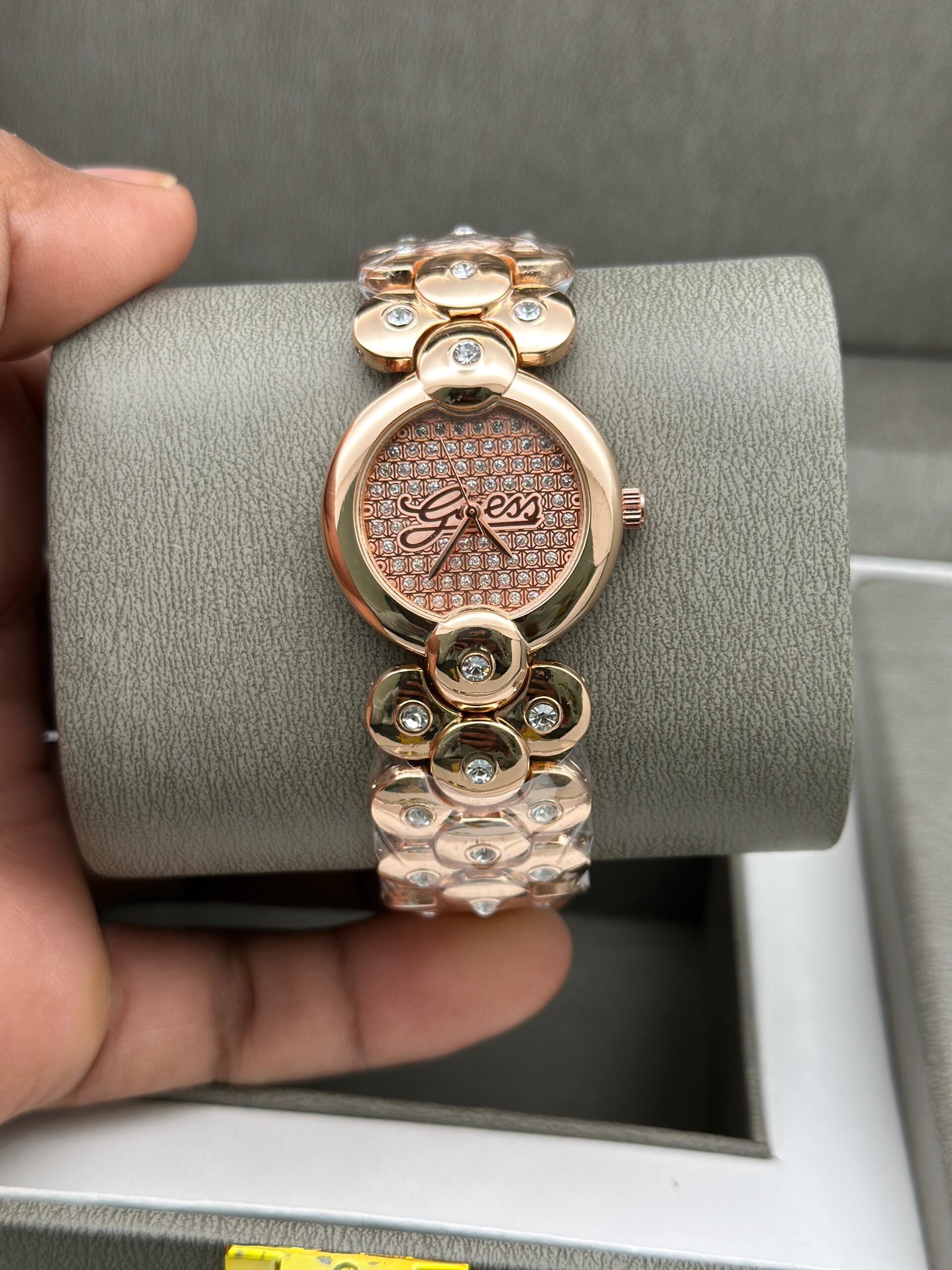 Guess MA01 (G-DI)
